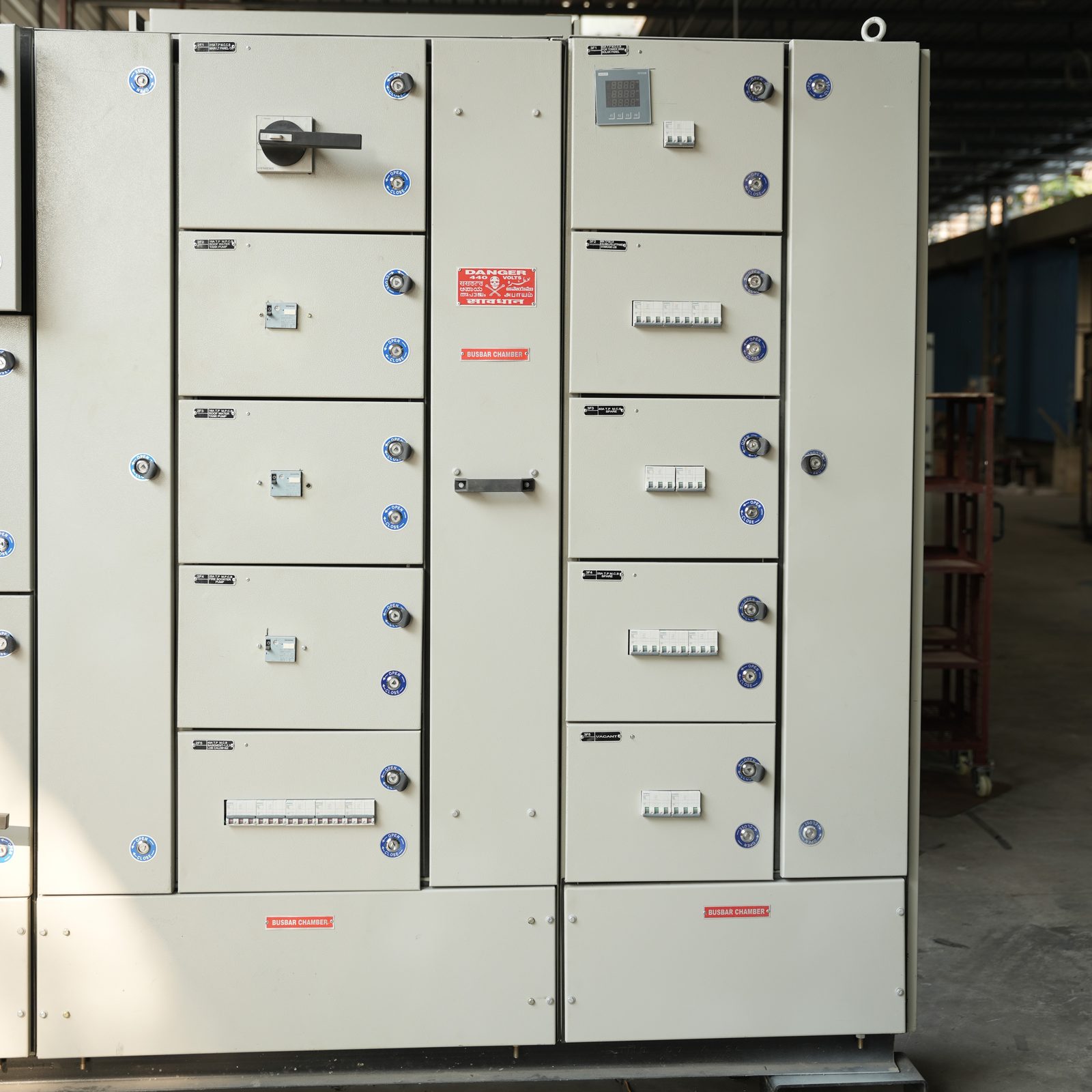 Vacuum Circuit Breaker